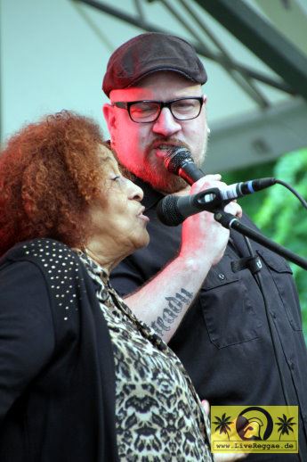 Doreen Shaffer (Jam) and Dr. Ring Ding with The Magic Touch 19. This Is Ska Festival - Wasserburg, Rosslau 27.06.2015 (11).JPG